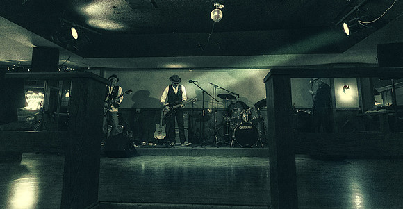 Clicks on stage