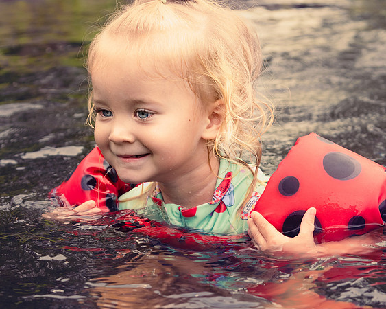 I, I am swimming!