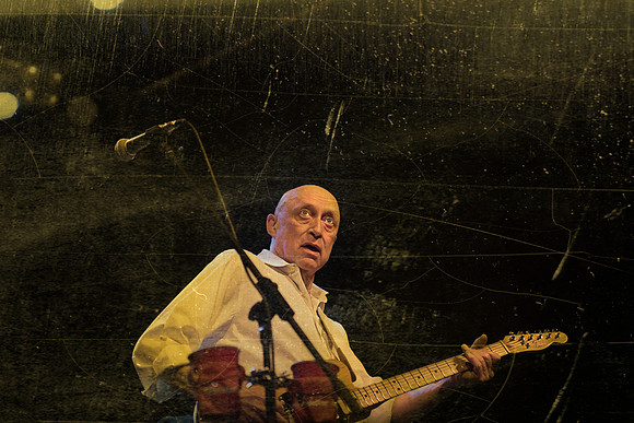 David Wilcox on stage at the Phoenix Concert Hall in Toronto