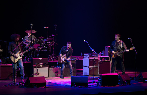 Colin James3