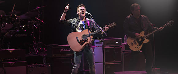 Colin James8