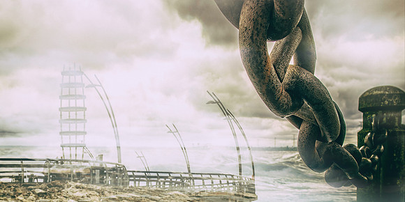 Storm waves on the pier